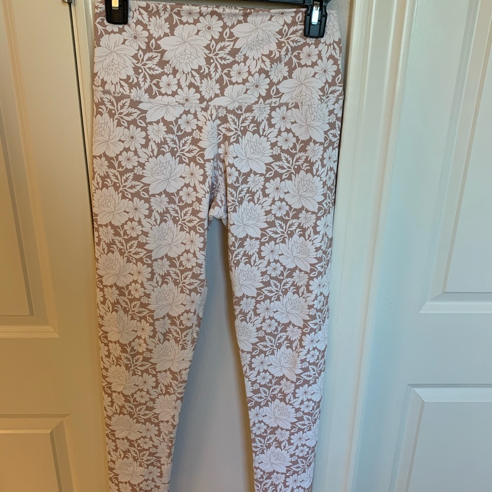 Nude & White Floral Leggings